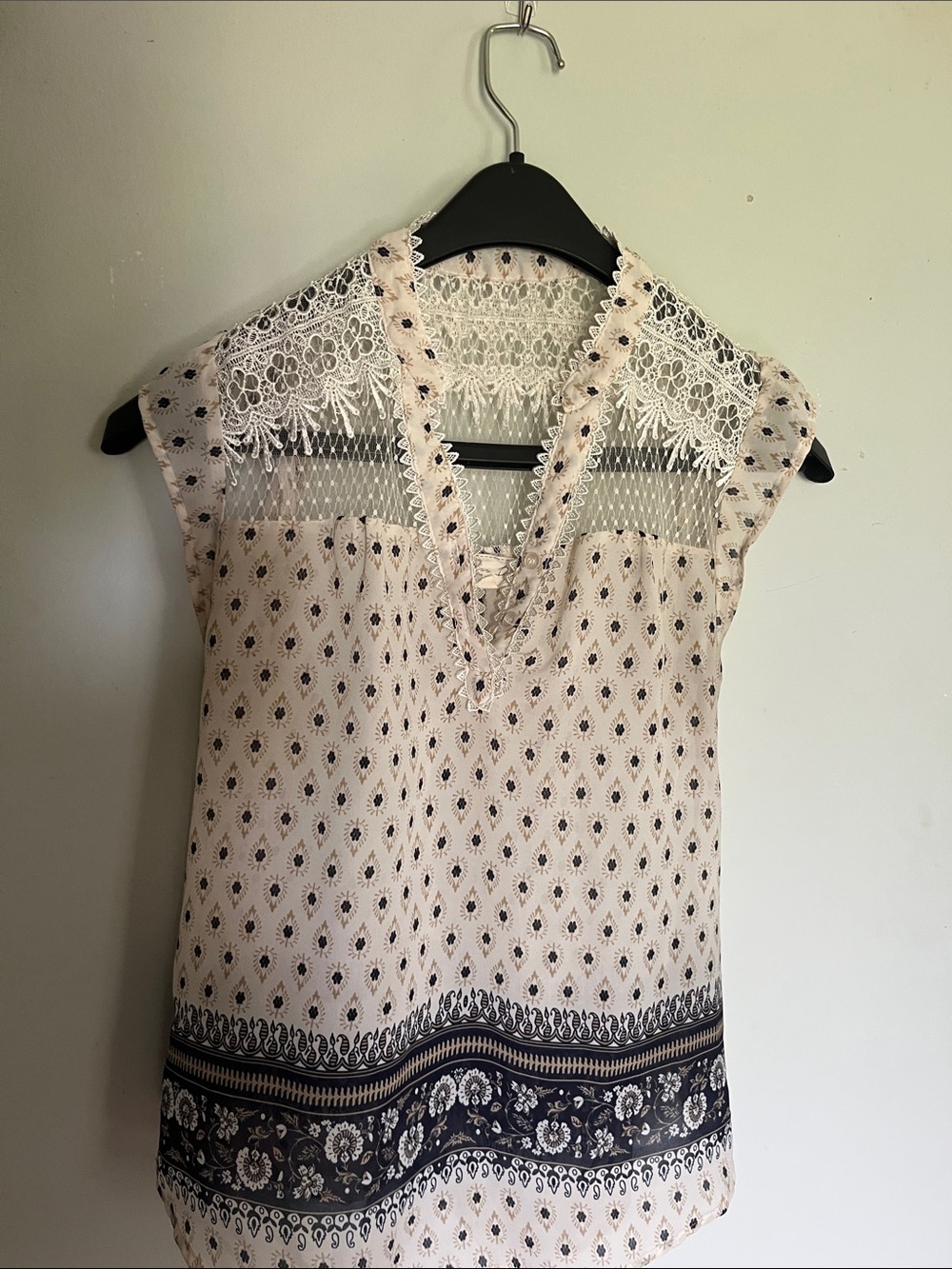 Sleeveless Lace-Yoke Printed V-Neck Blouse in Cream with Navy Border